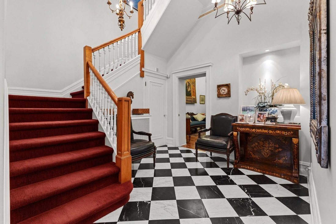 House in Montréal, Quebec, Canada 2 - 19032769