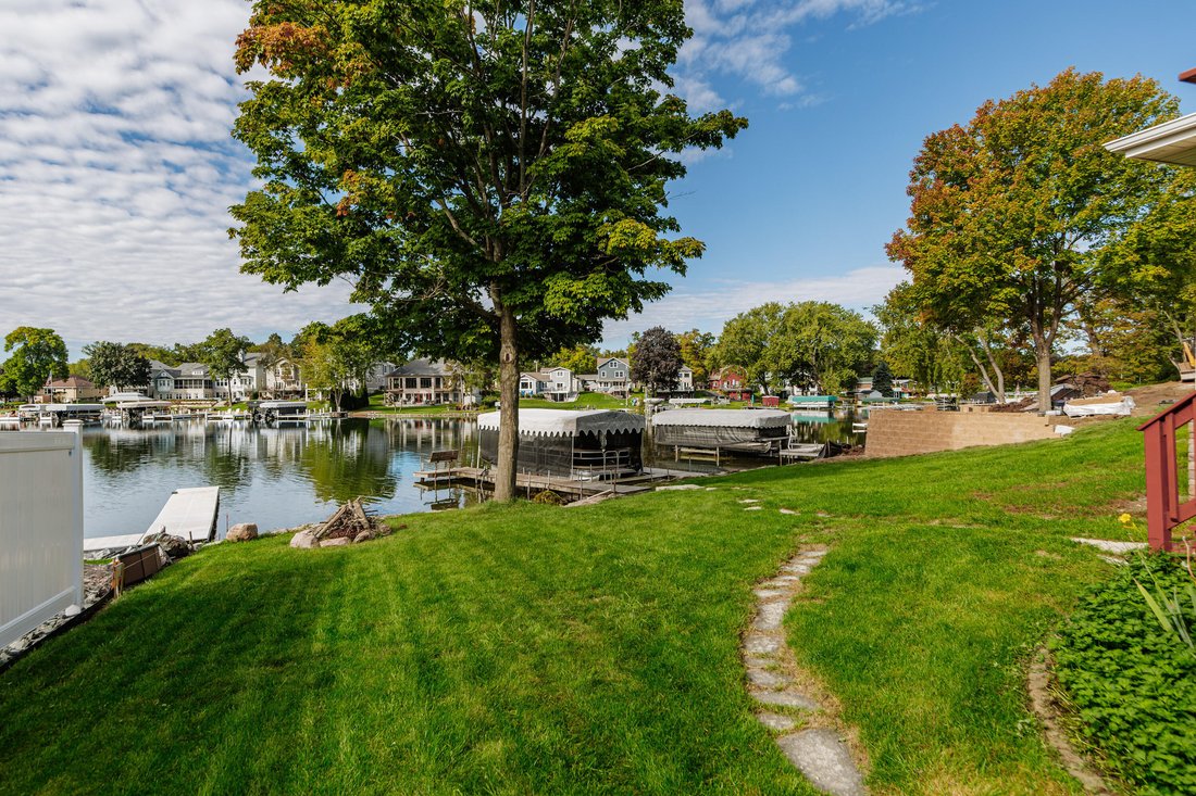 House in Muskego, Wisconsin, United States 3 - 19026506