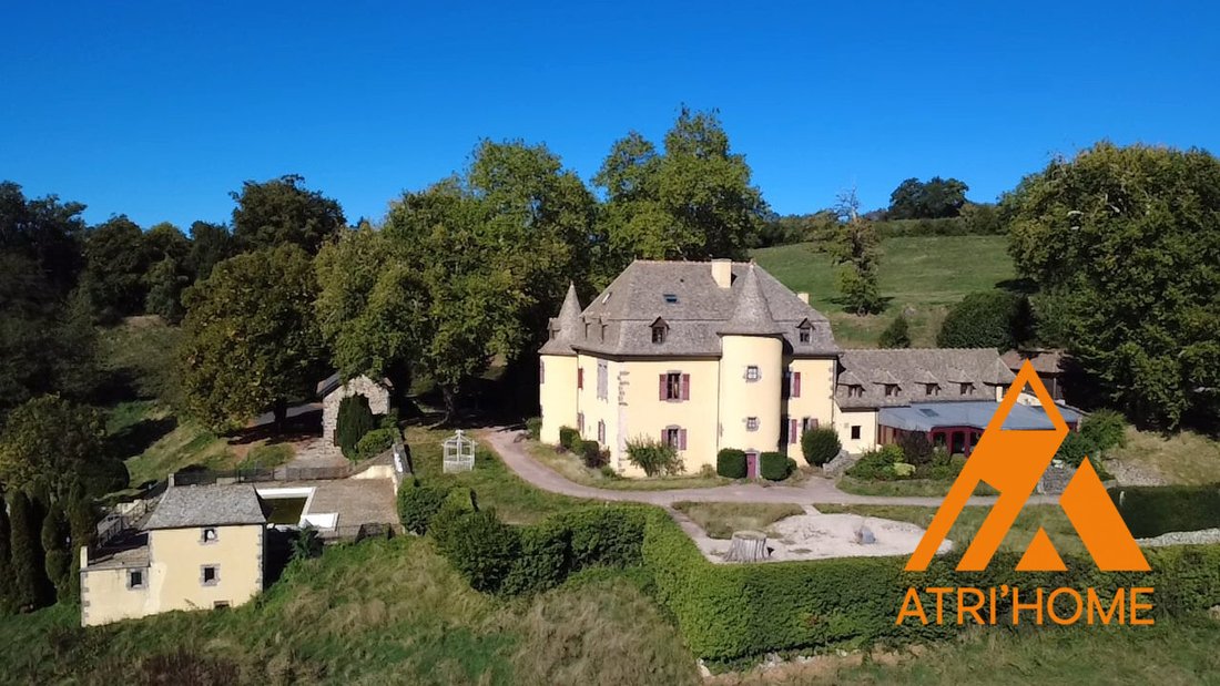 Castello a Arrondissement d'Aurillac, Auvergne-Rodano-Alpi, Francia 3 - 19026681