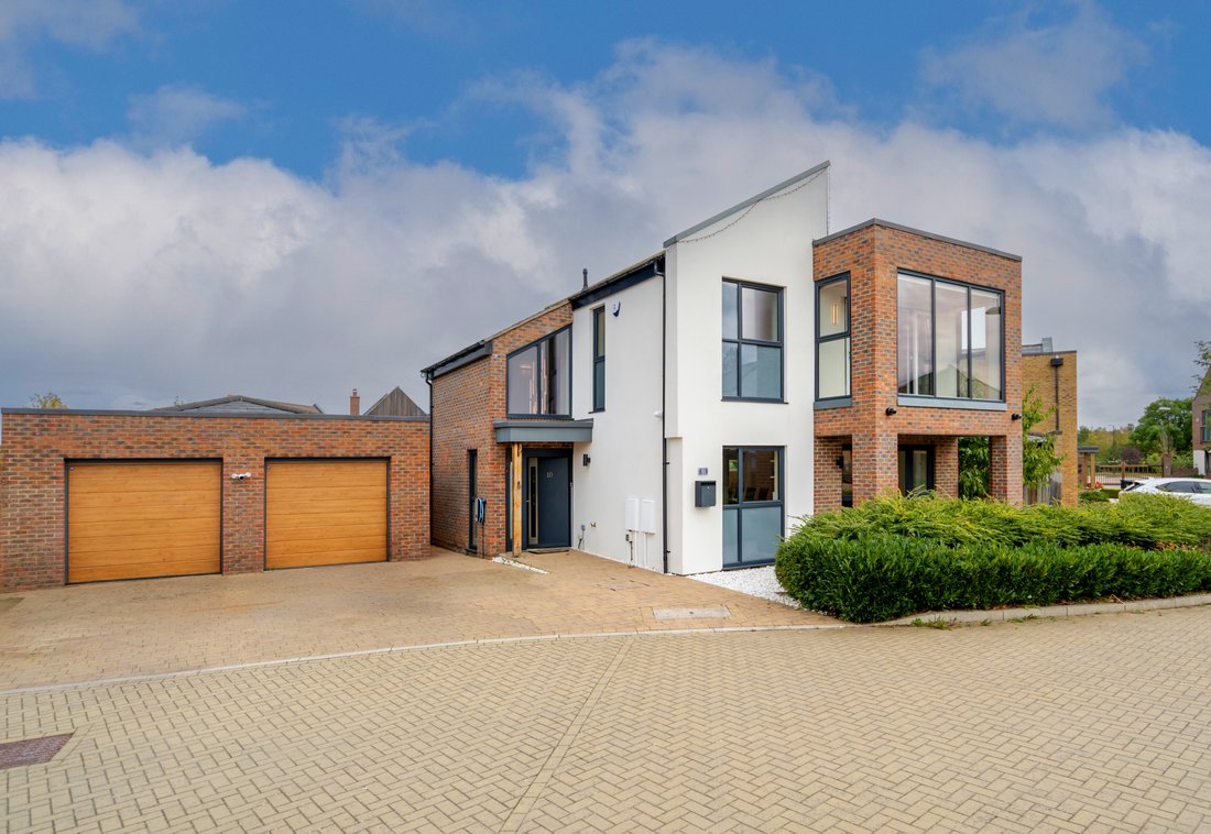 House in Milton Keynes, England 1 - 19027111