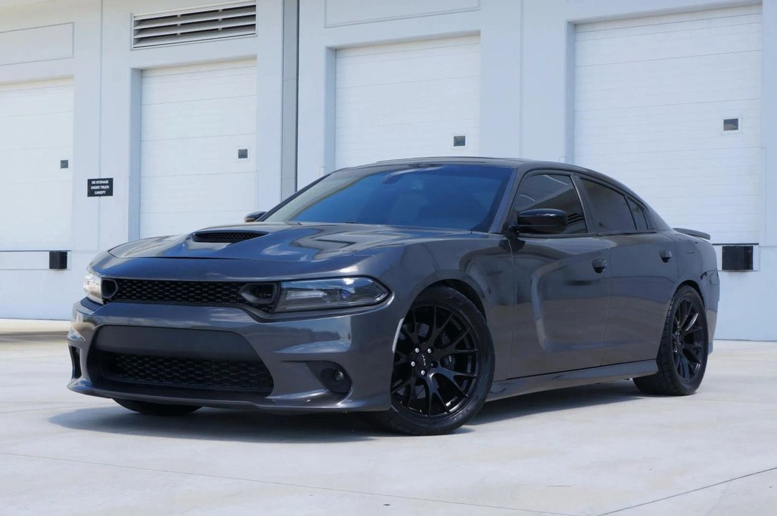 Sedan in Opa Locka, FL, United States 3 - 19025891