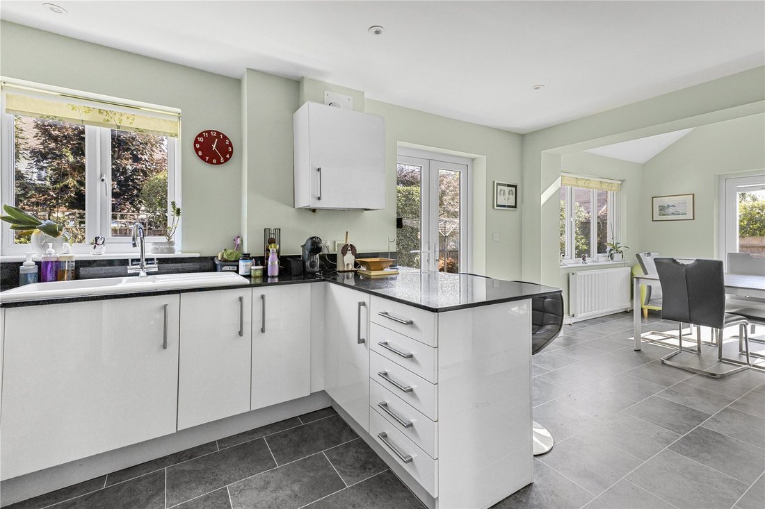 Haus in West End, Surrey Heath, England 2 - 19030782
