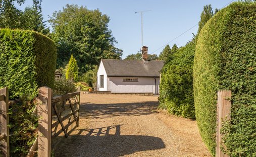 Bungalow in Woldingham, England 1