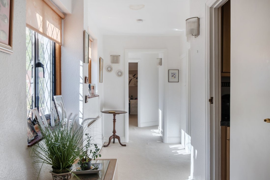 Bungalow in Woldingham, England 5 - 19032578