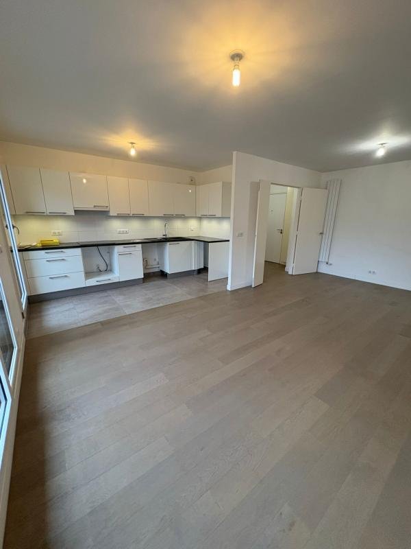Apartment in Hôtel de Ville-Planchette, Levallois-Perret, France 2 - 19021714