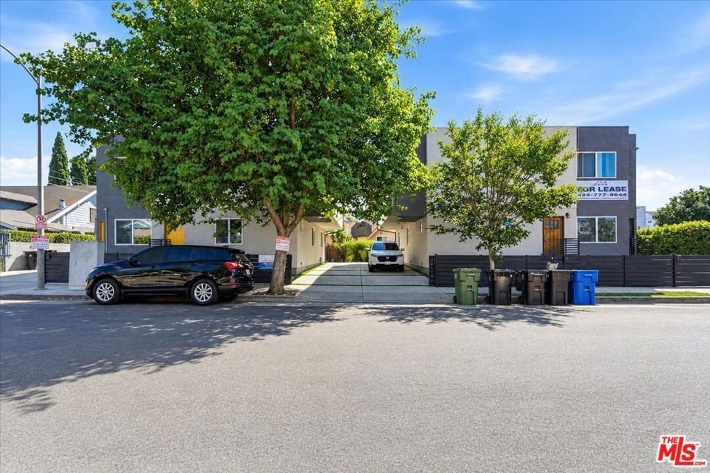 Los Angeles, California, United States 3 - 19023192
