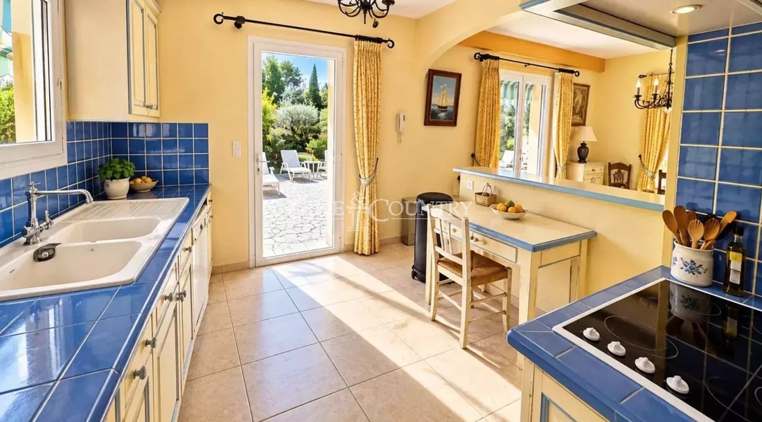 House in Mougins, Provence-Alpes-Côte d'Azur, France 4 - 19029967