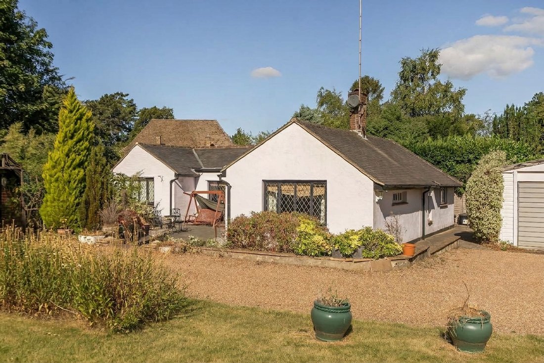 Bungalow in Woldingham, England 4 - 19032578