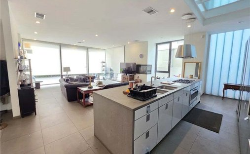 Townhouse in Signal Hill, California, United States 1