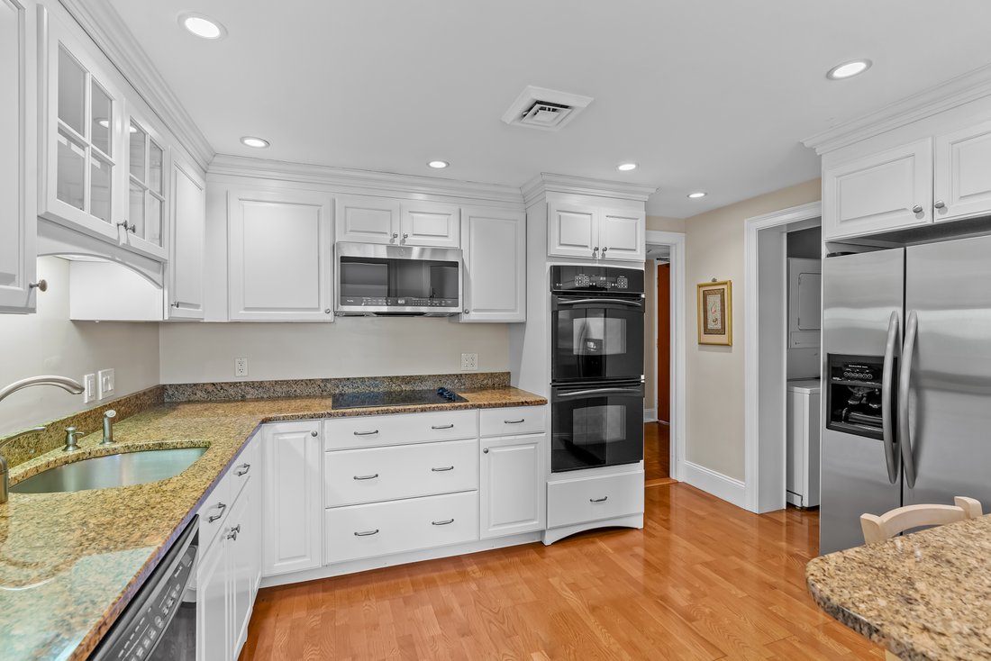 Condo in Wellesley, Massachusetts, United States 4 - 19028142