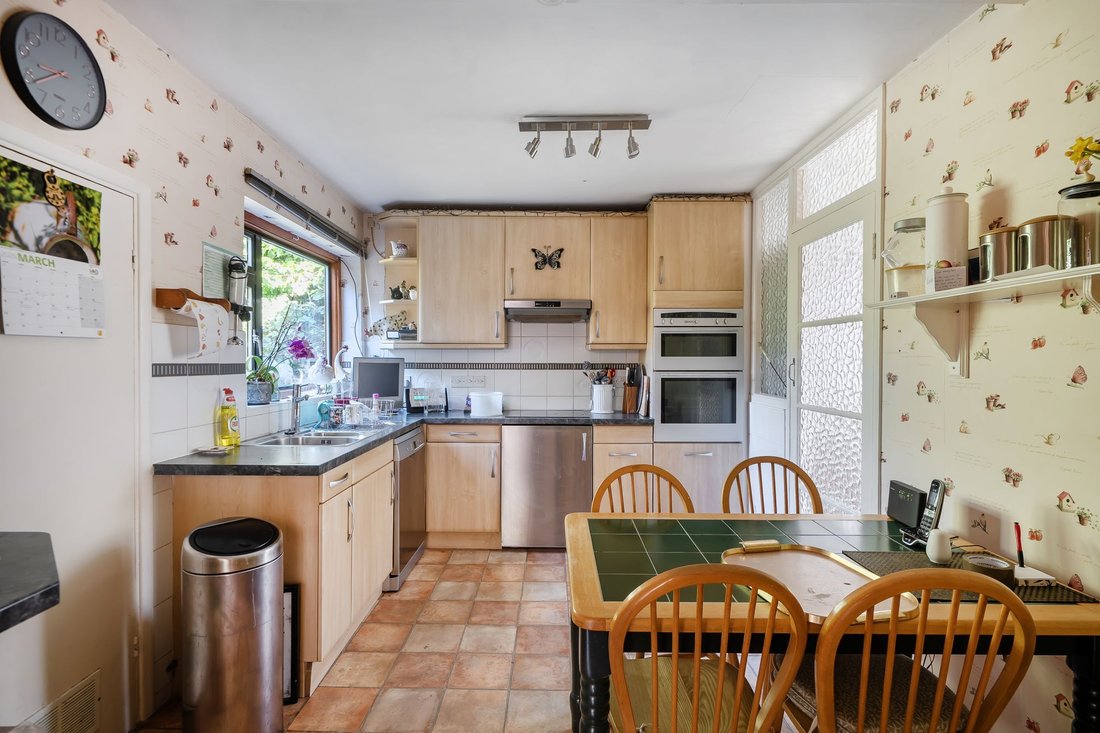 Bungalow in Woldingham, England 3 - 19032578