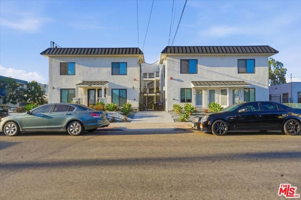 Los Angeles, California, United States 2 - 19023192