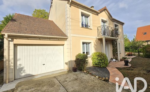 House in Centre, Brunoy, France 1