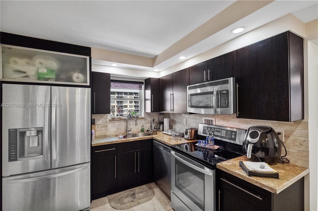 Condo in Miami Beach, Florida, United States 5 - 19025210