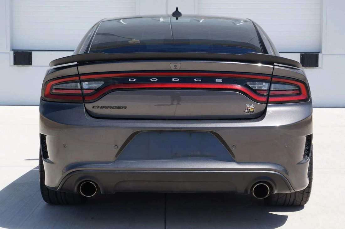 Sedan in Opa Locka, FL, United States 5 - 19025891