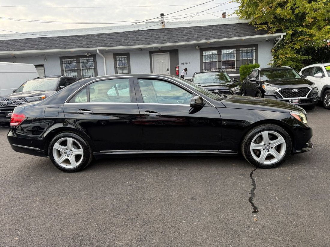 Sedan in Newark, NJ, United States 5 - 19030124