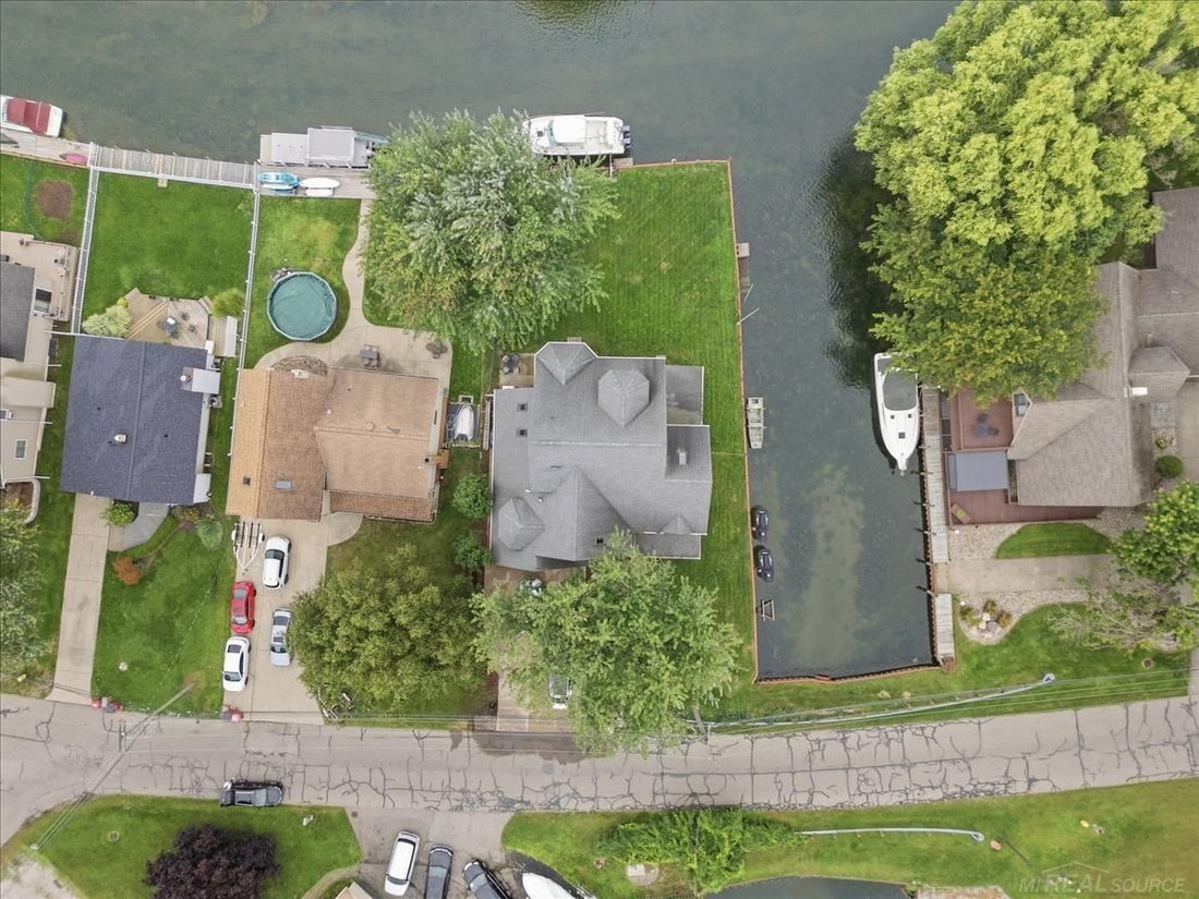 House in St. Clair Shores, Michigan, United States 4 - 19032476