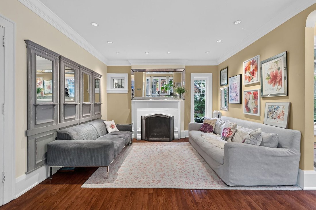 House in Toronto, Ontario, Canada 4 - 19022068