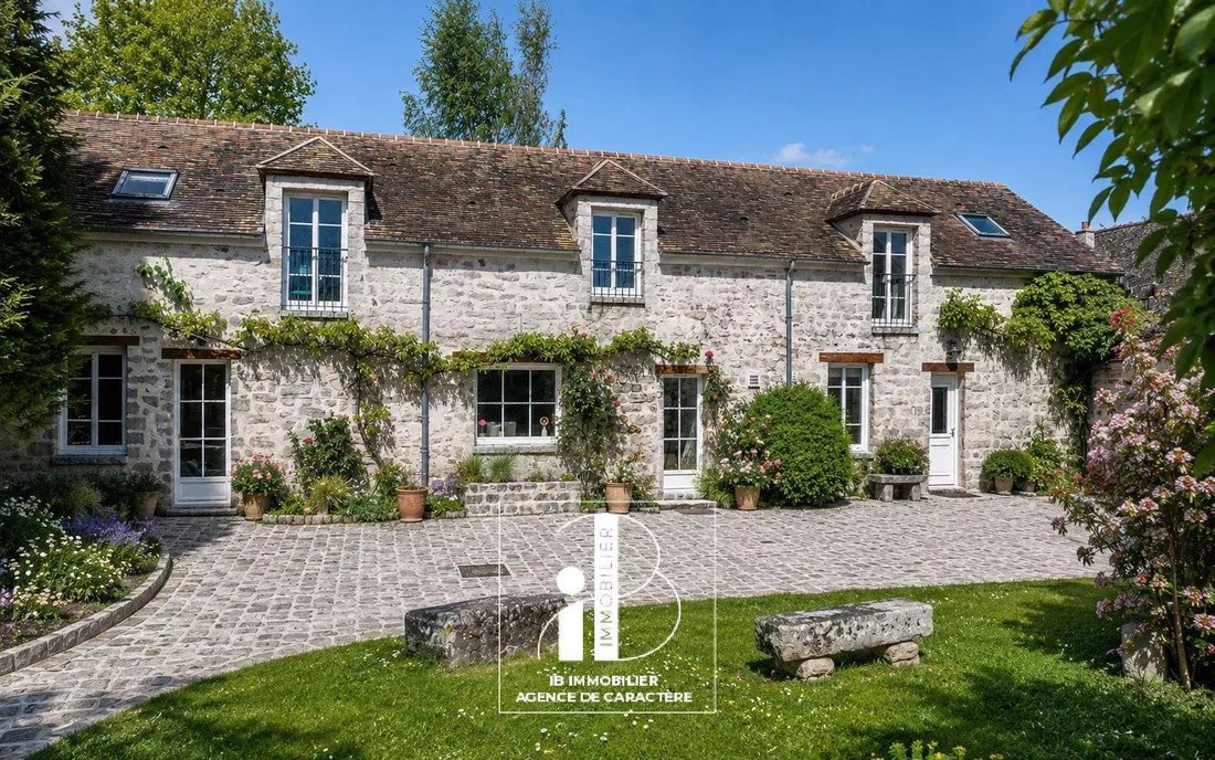 House in Fontainebleau, Ile-de-France, France 3 - 17756030