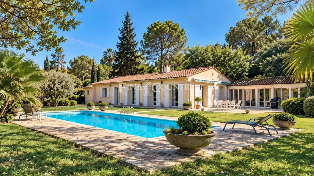House in Mougins, Provence-Alpes-Côte d'Azur, France 1 - 19029967