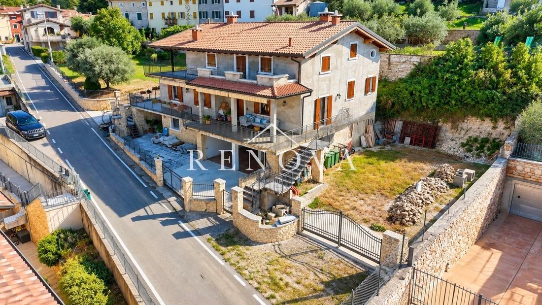 Villa in Sant'Ambrogio di Valpolicella, Veneto, Italy 2 - 18745097