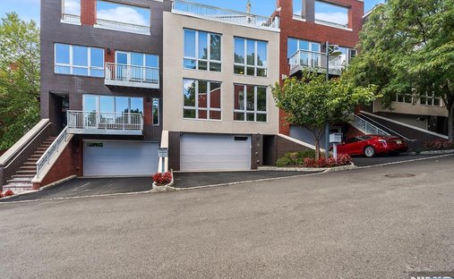 Townhouse in Edgewater, New Jersey, United States 1