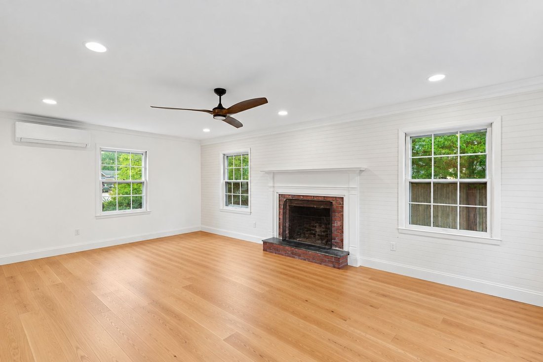 Hampton Bays, New York, United States 3 - 19034283