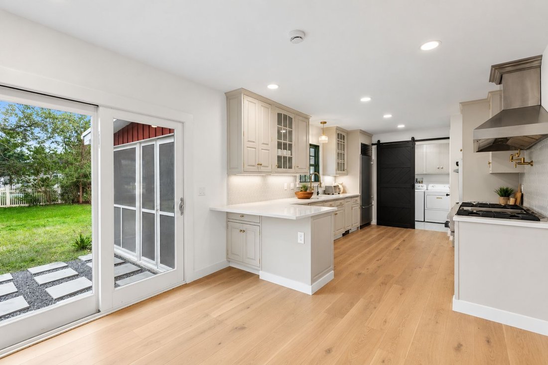 Hampton Bays, New York, United States 4 - 19034283