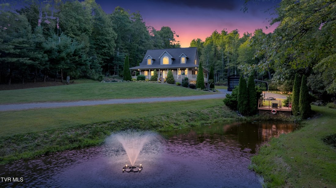 House in Hampton, Tennessee, United States 1 - 19020073