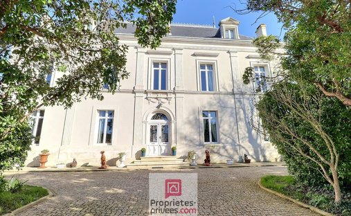 Villa in Villeneuve-la-Comtesse, Nouvelle-Aquitaine, France 1