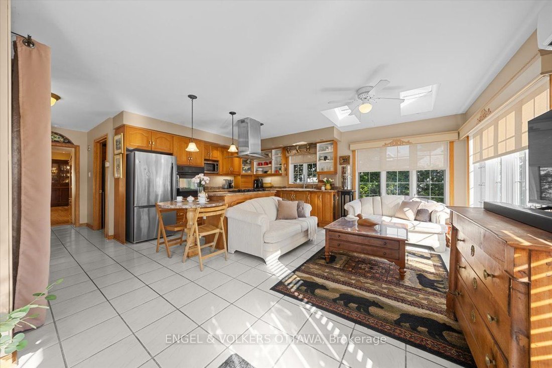 House in North Dundas, Ontario, Canada 3 - 19025202