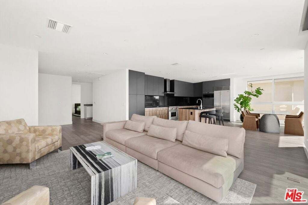 Condo in Los Angeles, California, United States 2 - 19020493