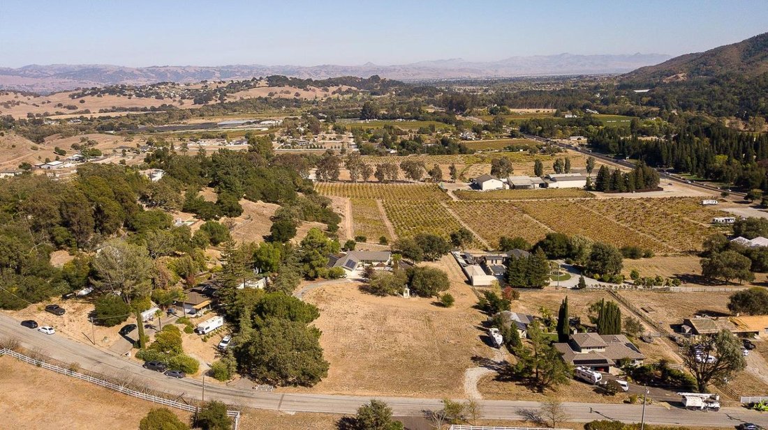 Land in Gilroy, California, United States 2 - 19033023