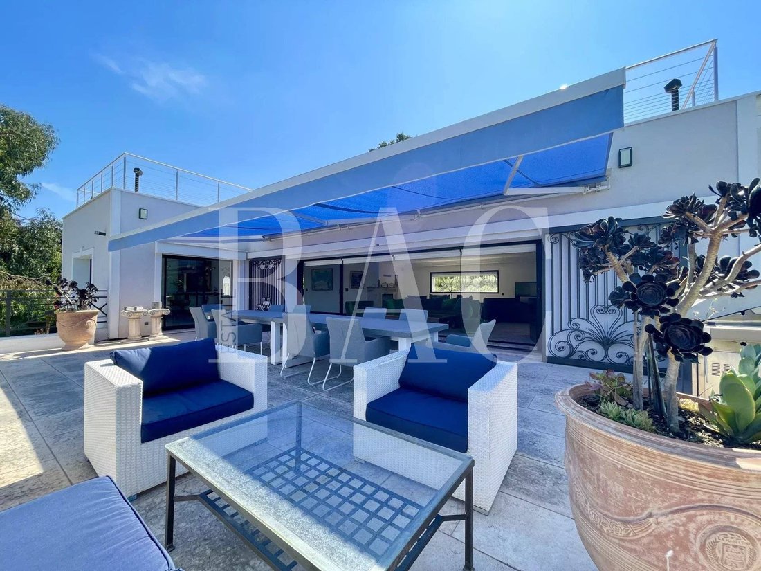 Villa in Cannes, Provence-Alpes-Côte d'Azur, France 3 - 15622477