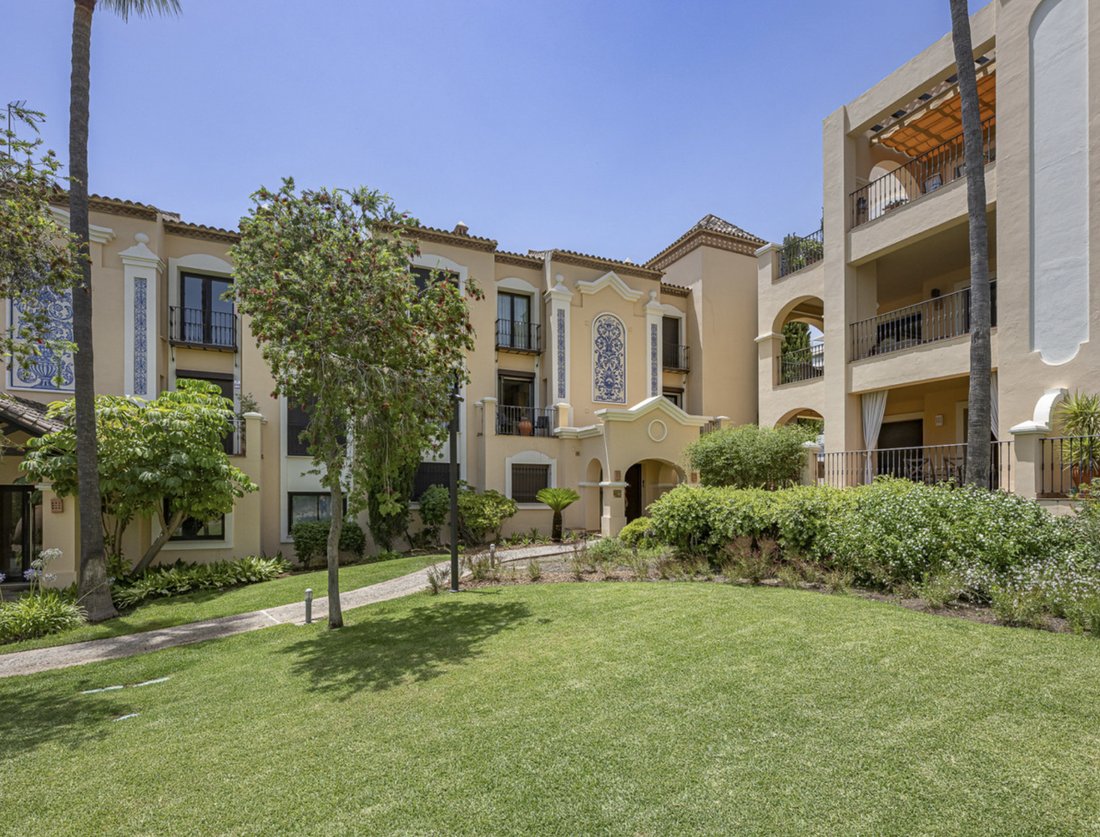 Apartment in Marbella, Andalusia, Spain 3 - 19028020