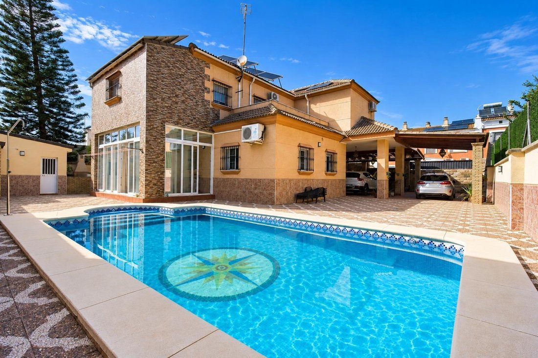 Villa in Montequinto, Dos Hermanas, Spain 1 - 19034238
