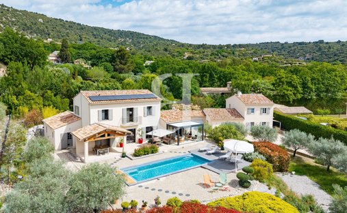 Villa à Saint-Saturnin-lès-Apt, Provence-Alpes-Côte d'Azur, France 1