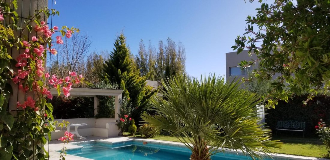 House in Neuquen, Neuquen, Argentina 3 - 19022570