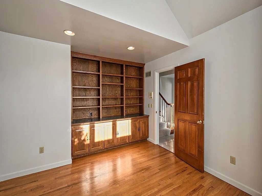 House in Pittsburgh, Pennsylvania, United States 4 - 19022714