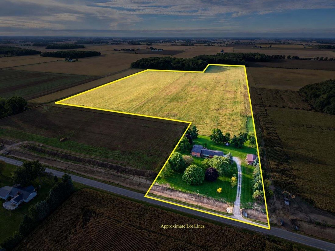 House in Chesaning, Michigan, United States 2 - 19032483