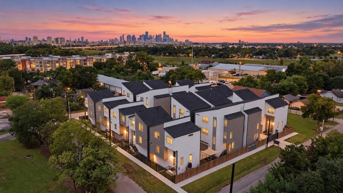 Houston, Texas, United States 2 - 19032499