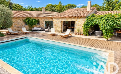 Casa a Est, Lorgues, Francia 1
