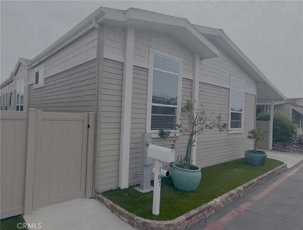 Huntington Beach, California, United States 4 - 19024487