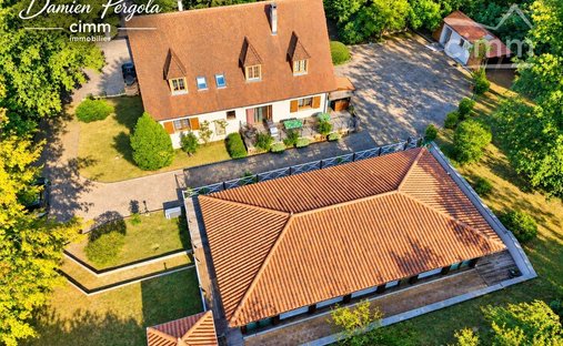 Maison à Terrasson-Lavilledieu, Nouvelle-Aquitaine, France 1