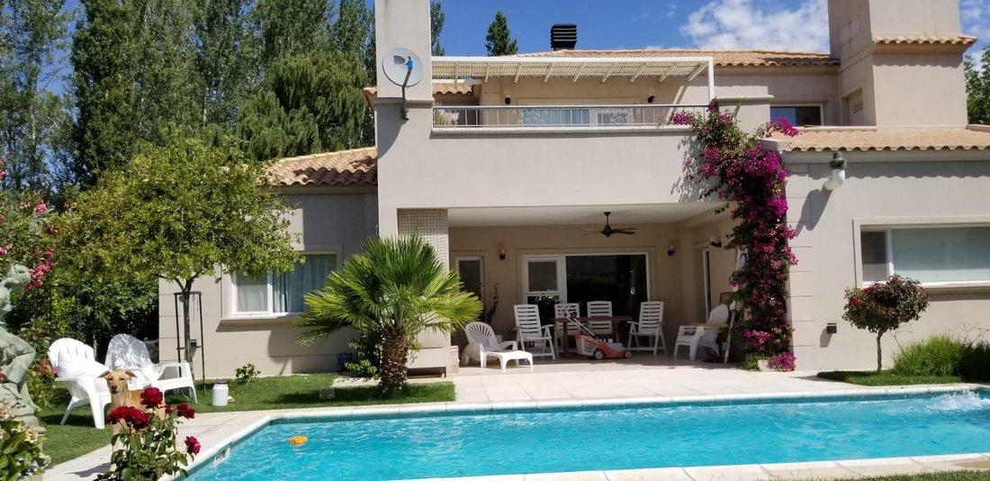House in Neuquen, Neuquen, Argentina 1 - 19022570
