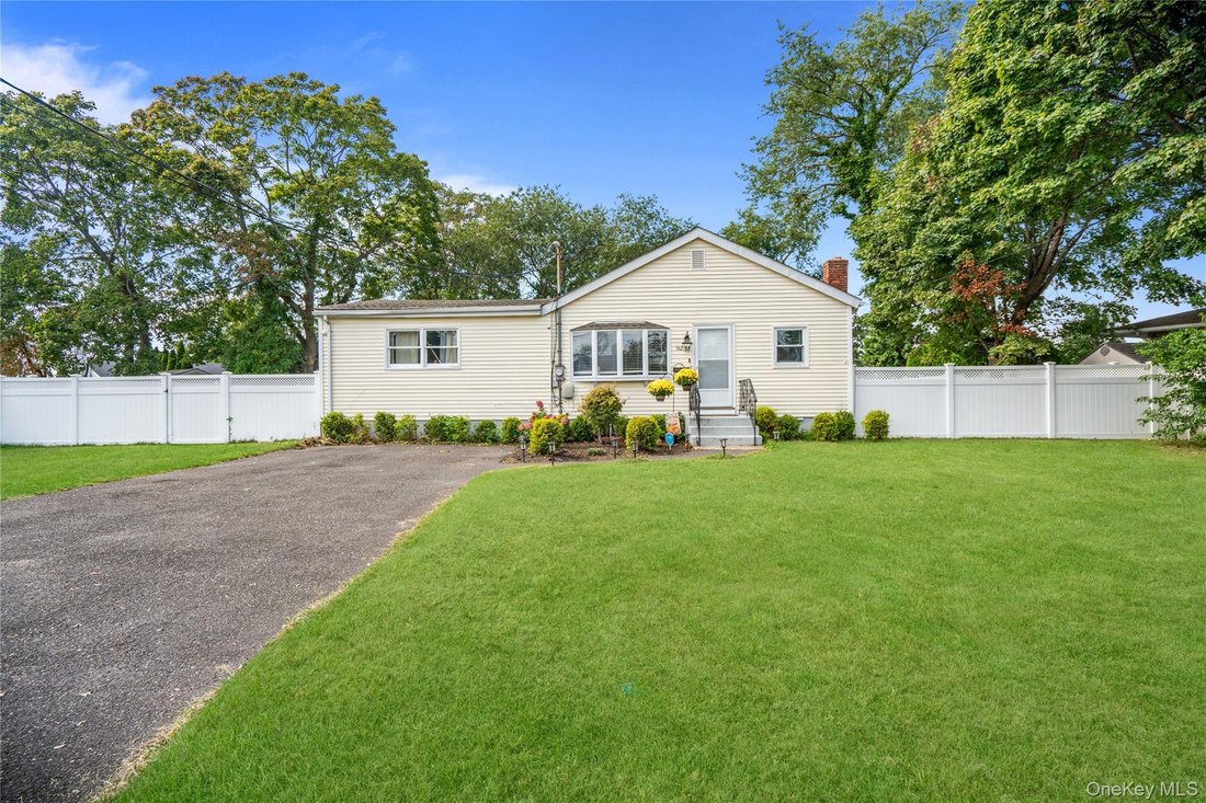 House in Deer Park, New York, United States 1 - 19031201