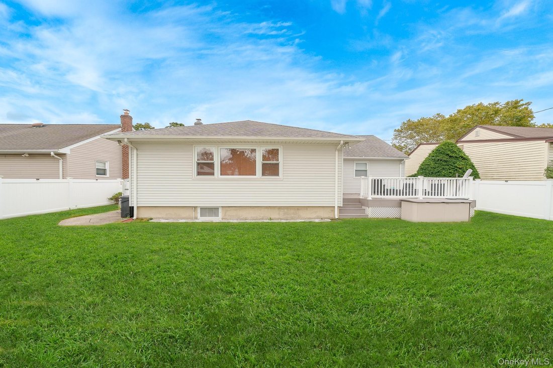 House in East Meadow, New York, United States 5 - 19022500