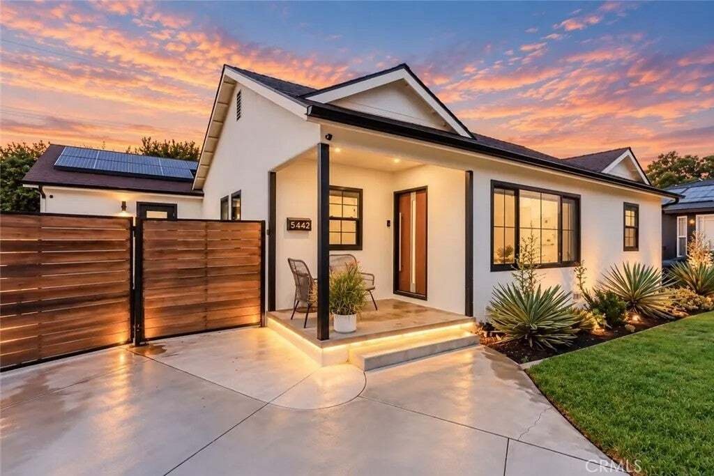 House in Signal Hill, California, United States 2 - 19024446