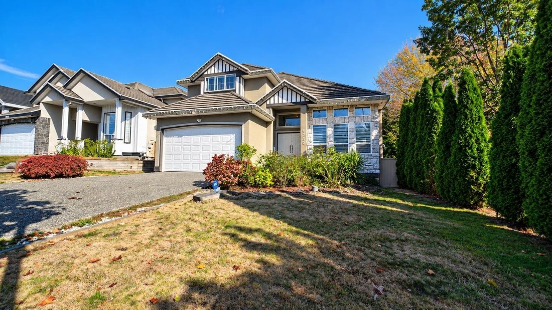 House in Surrey, British Columbia, Canada 2 - 19035125