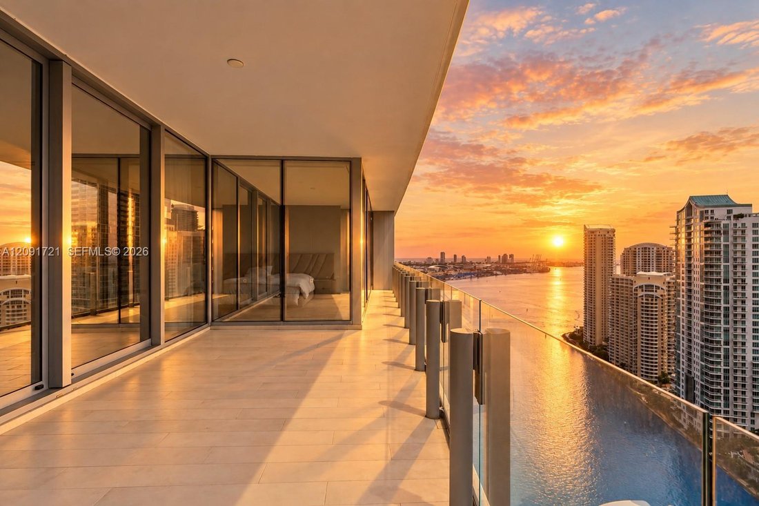 Condo in Miami, Florida, United States 1 - 19024960